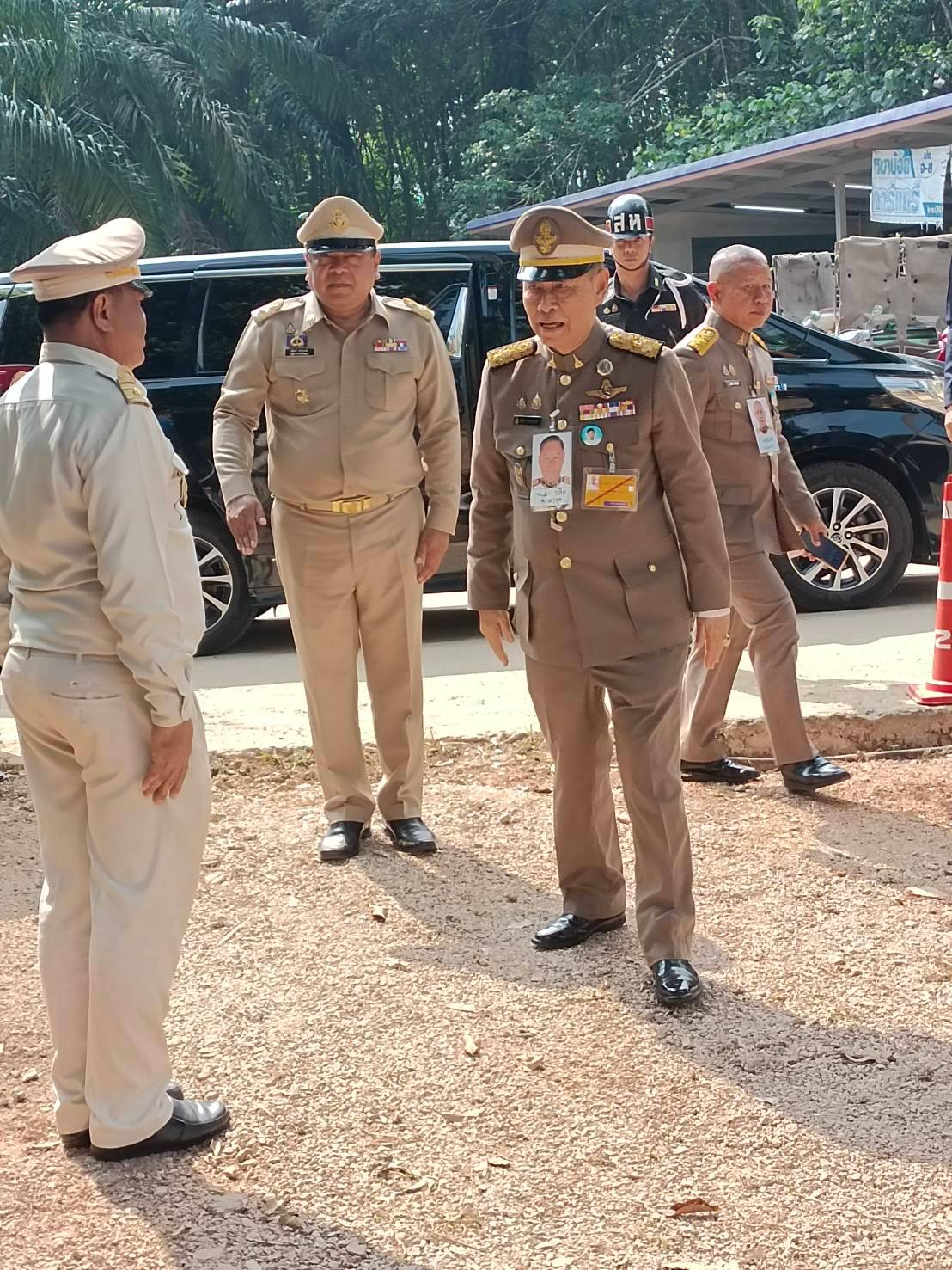 21 ธันวาคม 2567
พลอากาศเอก ชลิต พุกผาสุก องคมนตรีองคมนตรีเชิญถุงพระราชทาน เครื่องอุปโภคบริโภค มอบแก่ราษฎรที่ประสบอุทกภัย ในพื้นที่อำเภอสวี โดยเป็นราษฏรผู้ประสบภัยในพื้นที่ตำบลสวี  จำนวน 3 ครัวเรือน