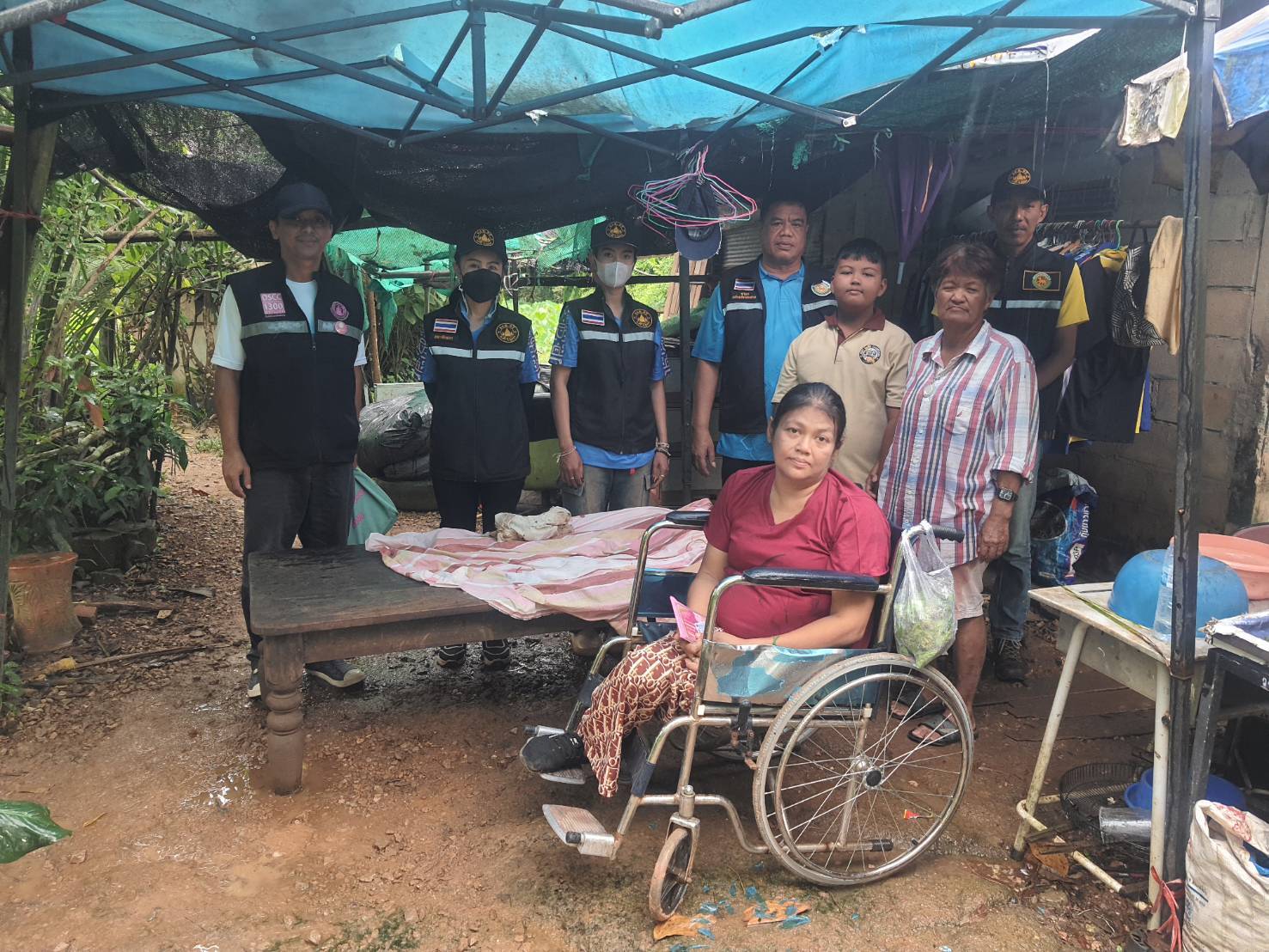 ศูนย์คุ้มครองคนไร้ที่พึ่งจังหวัดชุมพรร่วมกับ อบต.สวี ลงพื้นที่เยี่ยมบ้านครอบครัวผู้มีรายได้น้อย